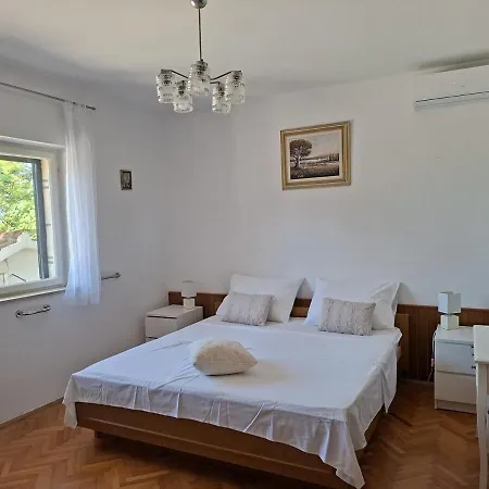 Giovanna - Spacious Lovely Apartment Supetar Exterior photo